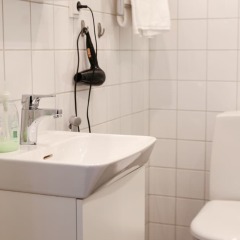 Отель WeHost Pieni Roobertinkatu 13 Финляндия, Хельсинки - отзывы, цены и фото номеров - забронировать отель WeHost Pieni Roobertinkatu 13 онлайн ванная фото 2