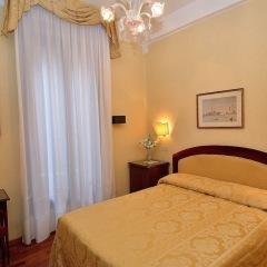 Hotel Da Bruno сейф в номере
