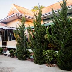 Nanda Wunn Hotel - Hostel парковка