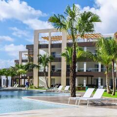 Отель Beach Front Luxury Apartment - BlueBeach Доминикана, Пунта Кана - отзывы, цены и фото номеров - забронировать отель Beach Front Luxury Apartment - BlueBeach онлайн бассейн фото 2