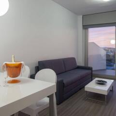 Апартаменты AxelBeach Ibiza Suites Apartments Spa and Beach Club - Adults Only комната для гостей фото 5