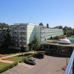 Апартаменты Menada Esperanto Apartments парковка