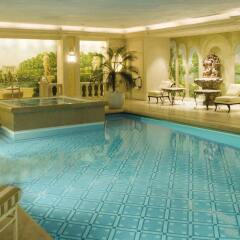 Отель Four Seasons George V Париж бассейн фото 2
