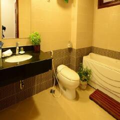 Отель Artisan Boutique Hotel Вьетнам, Ханой - отзывы, цены и фото номеров - забронировать отель Artisan Boutique Hotel онлайн ванная