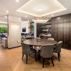 Отель 3 Bedroom Apartment With Garden in Knightsbridge Великобритания, Лондон - отзывы, цены и фото номеров - забронировать отель 3 Bedroom Apartment With Garden in Knightsbridge онлайн питание фото 2
