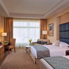 Отель Al Ghurair Rayhaan by Rotana Представительский номер с 2 отдельными кроватями фото 2