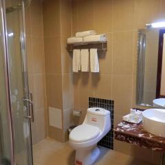Отель Chinese Culture Holiday Hotel - Nanluoguxiang Китай, Пекин - отзывы, цены и фото номеров - забронировать отель Chinese Culture Holiday Hotel - Nanluoguxiang онлайн ванная