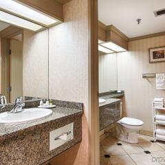 Отель Best Western Plus Port O'Call Hotel Канада, Калгари - отзывы, цены и фото номеров - забронировать отель Best Western Plus Port O'Call Hotel онлайн ванная фото 2