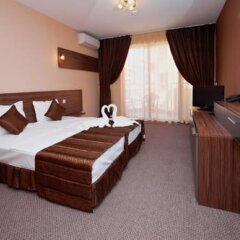 Отель Family Hotel Coral Болгария, Поморие - отзывы, цены и фото номеров - забронировать отель Family Hotel Coral онлайн сейф в номере