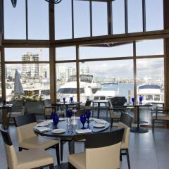 Отель Granville Island Hotel Канада, Ванкувер - отзывы, цены и фото номеров - забронировать отель Granville Island Hotel онлайн гостиничный бар