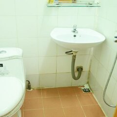 Отель Phuong Huy 3 Guest House Далат ванная