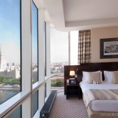 Гостиница Crowne Plaza Moscow World Trade Centre в Москве - забронировать гостиницу Crowne Plaza Moscow World Trade Centre, цены и фото номеров Москва комната для гостей фото 10