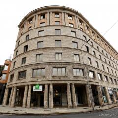 Отель Holiday Inn Genoa City Генуя вид на фасад