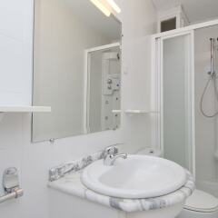 Отель Apartamento Paseo del Prado II Мадрид ванная фото 2