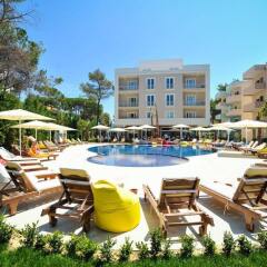 Отель Sandy Beach Resort бассейн фото 2