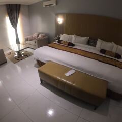 Maxbe Continental Hotel сейф в номере