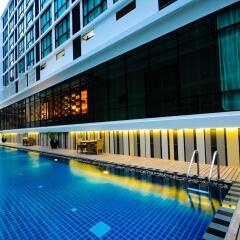 Mida Hotel Ngamwongwan бассейн фото 2