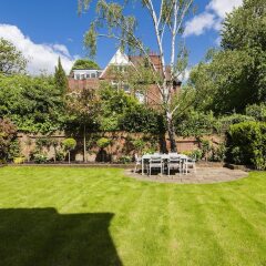 Отель Luxurious Hampstead Home with Gorgeous Garden фото 8