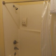 Отель Budget Inn Motel США, Сан-Габриел - отзывы, цены и фото номеров - забронировать отель Budget Inn Motel онлайн ванная