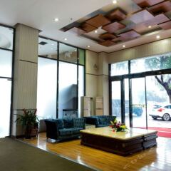 Yijia Holiday Hotel интерьер отеля