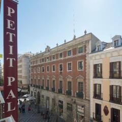 Отель Petit Palace Opera