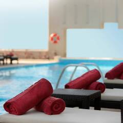 Отель Media Rotana Dubai бассейн