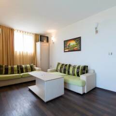 Апартаменты One Bedroom Apartment with Balcony in Avalon Complex комната для гостей фото 4