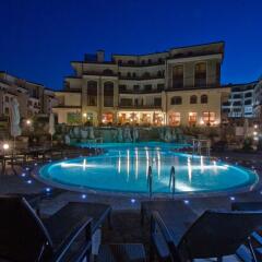 Отель The Vineyards Resort бассейн