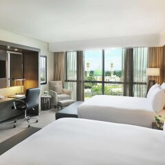 Legend Hotel Lagos Airport, Curio Collection by Hilton сейф в номере