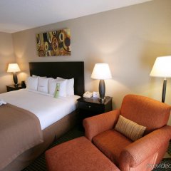 Отель DoubleTree by Hilton Dallas - Market Center США, Даллас - отзывы, цены и фото номеров - забронировать отель DoubleTree by Hilton Dallas - Market Center онлайн комната для гостей