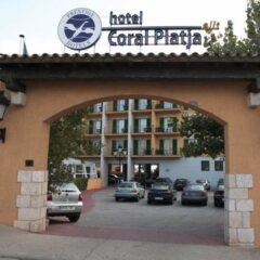 Отель Prestige Coral Platja Испания, Курорт Росес - отзывы, цены и фото номеров - забронировать отель Prestige Coral Platja онлайн парковка