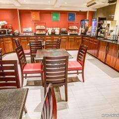 Отель Comfort Inn США, Нью-Йорк - 1 отзыв об отеле, цены и фото номеров - забронировать отель Comfort Inn онлайн гостиничный бар