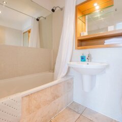 Отель 2 Bedroom Loft Apartment With City View Великобритания, Манчестер - отзывы, цены и фото номеров - забронировать отель 2 Bedroom Loft Apartment With City View онлайн ванная фото 2
