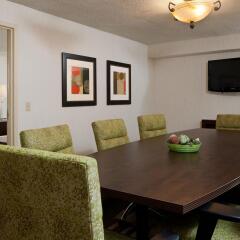 Отель DoubleTree by Hilton Silver Spring комната для гостей