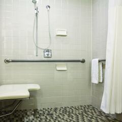 Отель DoubleTree by Hilton Hotel Boston - Downtown США, Бостон - отзывы, цены и фото номеров - забронировать отель DoubleTree by Hilton Hotel Boston - Downtown онлайн ванная фото 2