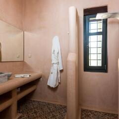 Отель Вилла Erondas Cretan Country Villas ванная фото 2