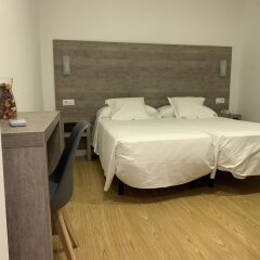 Отель Hostal Atenas комната для гостей фото 3