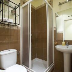 Отель Apartamentos Tirso De Molina ванная фото 2
