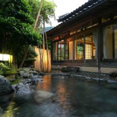 Отель Iwayu Ryokan Мисаса бассейн