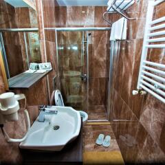 Yayla Otel Турция, Узунгёль - отзывы, цены и фото номеров - забронировать отель Yayla Otel онлайн ванная фото 2