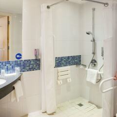 Отель Holiday Inn Express London Stansted ванная фото 2