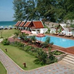 Отель Royal Lanta Resort & Spa бассейн фото 4