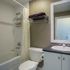 Отель Luxury 3 Bed Private Apartment in Central Downtown Канада, Ванкувер - отзывы, цены и фото номеров - забронировать отель Luxury 3 Bed Private Apartment in Central Downtown онлайн ванная