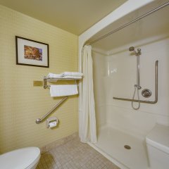 Отель Monte Carlo Inn Barrie Suites Канада, Барри - отзывы, цены и фото номеров - забронировать отель Monte Carlo Inn Barrie Suites онлайн ванная