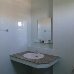 Отель Dwell Apartment Hotel Таиланд, Бухта Чалонг - отзывы, цены и фото номеров - забронировать отель Dwell Apartment Hotel онлайн ванная фото 2