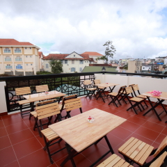 Отель Pretty Backpackers House Далат балкон