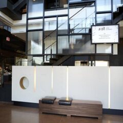 Отель Alt Hotel Toronto Airport Канада, Миссиссауга - отзывы, цены и фото номеров - забронировать отель Alt Hotel Toronto Airport онлайн гостиничный бар