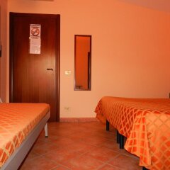 Hotel Piscina La Suite Фонди комната для гостей фото 4