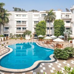 Отель The Claridges New Delhi Нью-Дели бассейн фото 3