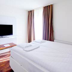 Апартаменты Suite Apartments By Livingdowntown Цюрих комната для гостей фото 4